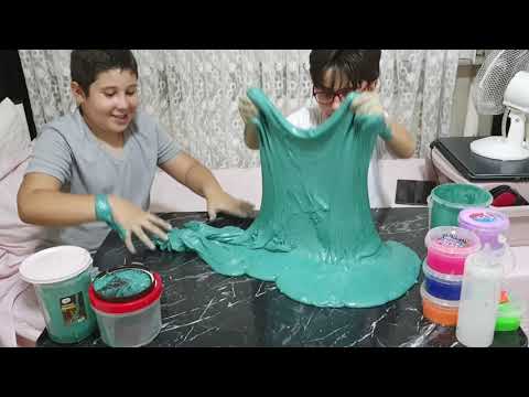 Efe mahalledeki arkadaşıyla birlikte slime şelalesi yaptı .
