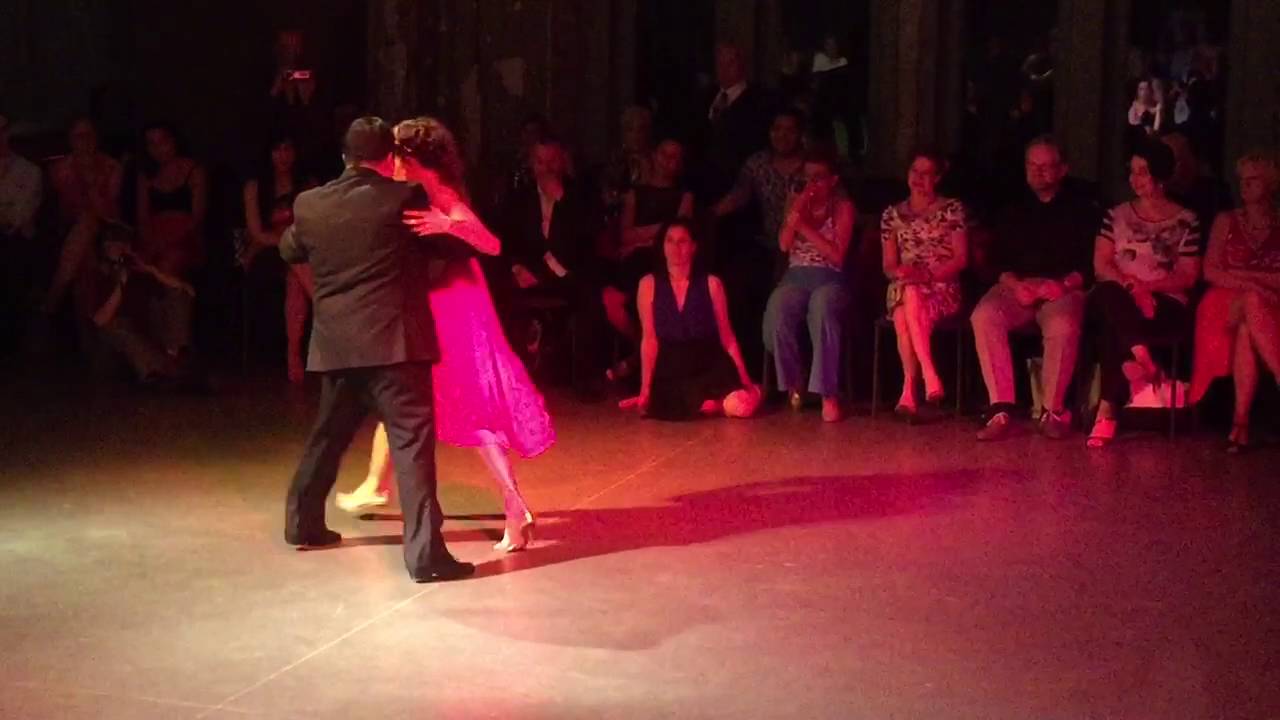Eugenia Ramirez Miori y Hernan Alvarez Prieto bailan el Tango "Mandria" de Juan d'Arienzo