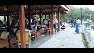 Download lagu Keramaian Cafe di bawah Pegunungan Menoreh. 😀 mp3