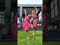 Net voor de regenbui uitbarst nog een dansje. En Lucilla steelt de show ?? #short #shorts