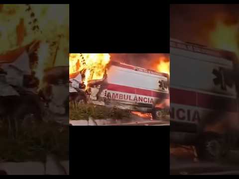Ambulância pega fogo após grave acidente na SC-480