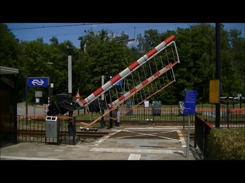Spoorwegovergang Spaubeek // Dutch railroad crossing