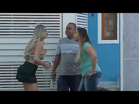 Woman fondles little men and leaves them in trouble with the "mistress"