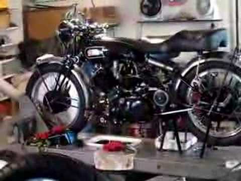 Vincent Black Shadow vs. Vincent Single