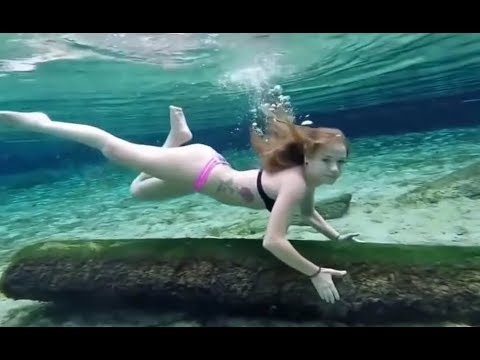 Girls Underwater - Freediving