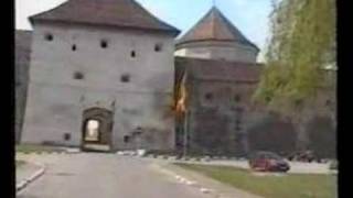 preview picture of video 'Cetatea Fagaras, Fagaras Fortress in May 2006 - Romania'