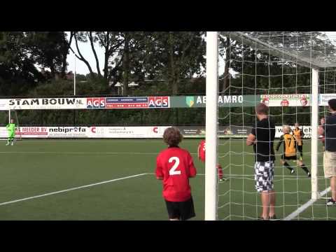 4 september 2012. Nieuwerkerk E1 - TOGB E1 (2-2) oefenduel