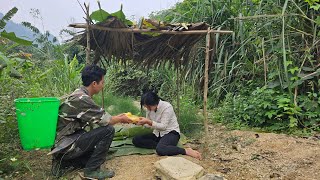 Download lagu A kind young man helps a homeless girl - A journey through the most difficult times. mp3