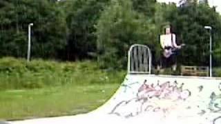 Idiot Skateboards - Gravity Kills