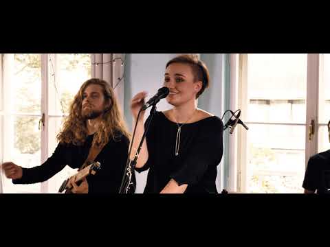 Clara Clasen & Band - "Black Widow" | Live Acoustic Session