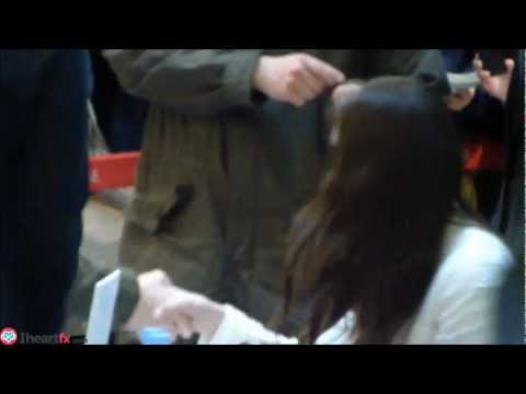 [FANCAM] 130301 f(x) Krystal Fan Signing at Busan Shinsegae