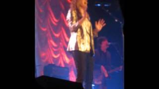 Jennifer Nettles Performing Every Little Thing