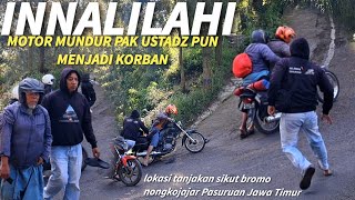 Download lagu INNALILAHI, USTADZ'S MOTORCYCLE REVERSES ON THE SUKUT BROMO CLIMB mp3
