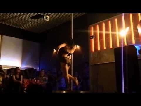 PAULA CINTI POLE DANCE "ELAS PRATICAM " 2013