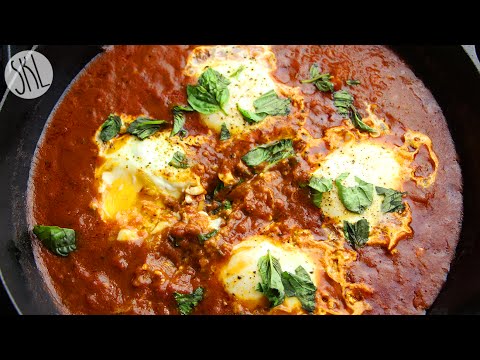 1 Minute Recipe | Eggs in Spicy Tomato Sauce (Eggs in Hell)