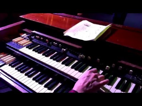 Gregg Allman keyboardist Peter Levin demonstrates the Hammond B3 organ.