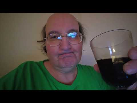 MongoTV_8532 - DRIKKER ET GLAS COLA KLOKKEN 10 TIRSDAG AFTEN