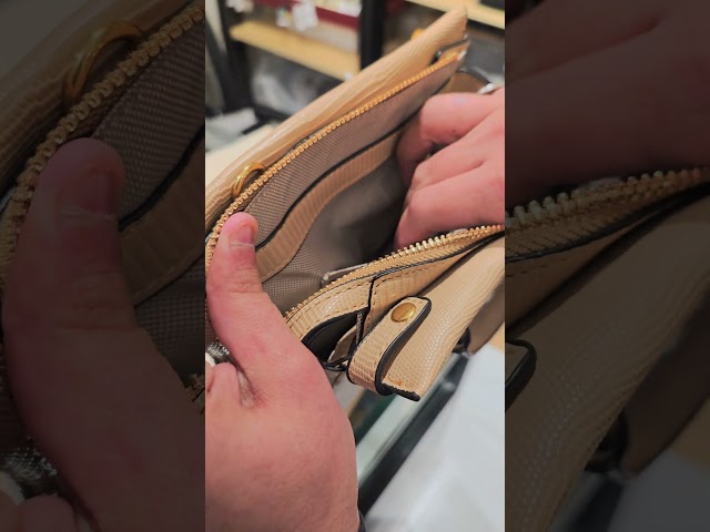 شنطة guess سيستري وسط مخمل اسود