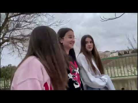 NOS HACE PARTÍCIPES