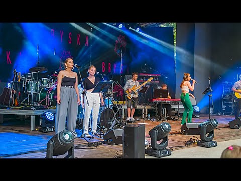 Marta Jastrząbek z zespołem w Wągrowcu