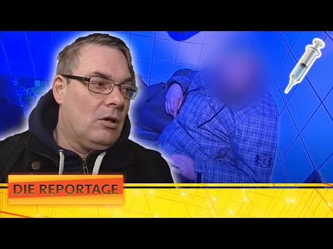 Fighting junkies with BLUE light: The everyday life of a street worker in Linz! | The report | ATV