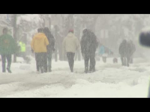 Widespread snow hits Oregon hard