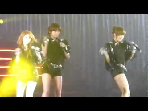 110823 - KARA JUMPING - Girls In Love @ HK