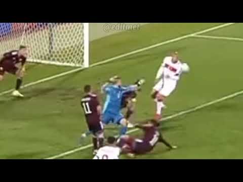 Burak Yılmaz Muhteşem Bir Şut Çekiyor