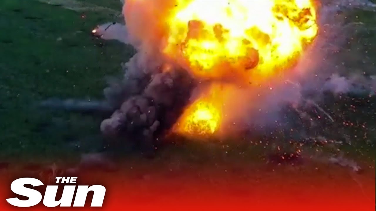 Tanques russos EXPLODEM após ataques diretos do poder de fogo ucraniano