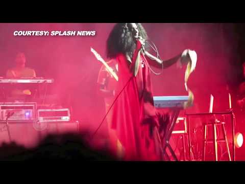 (VIDEO) Solange Knowles Throws Her BRA While Performing At FYF Fest