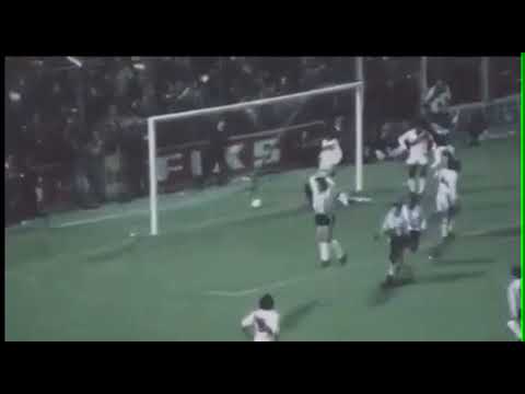 Daniel Passarella (Argentina) - 10/11/1976 - Argentina 1x0 Peru - 1 gol