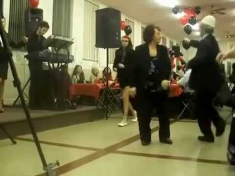 Plaku nuk din mu nal ne valle