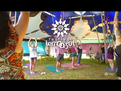 Saudação ao Sol no Espaço de Cura - Festival Terra Azul 7