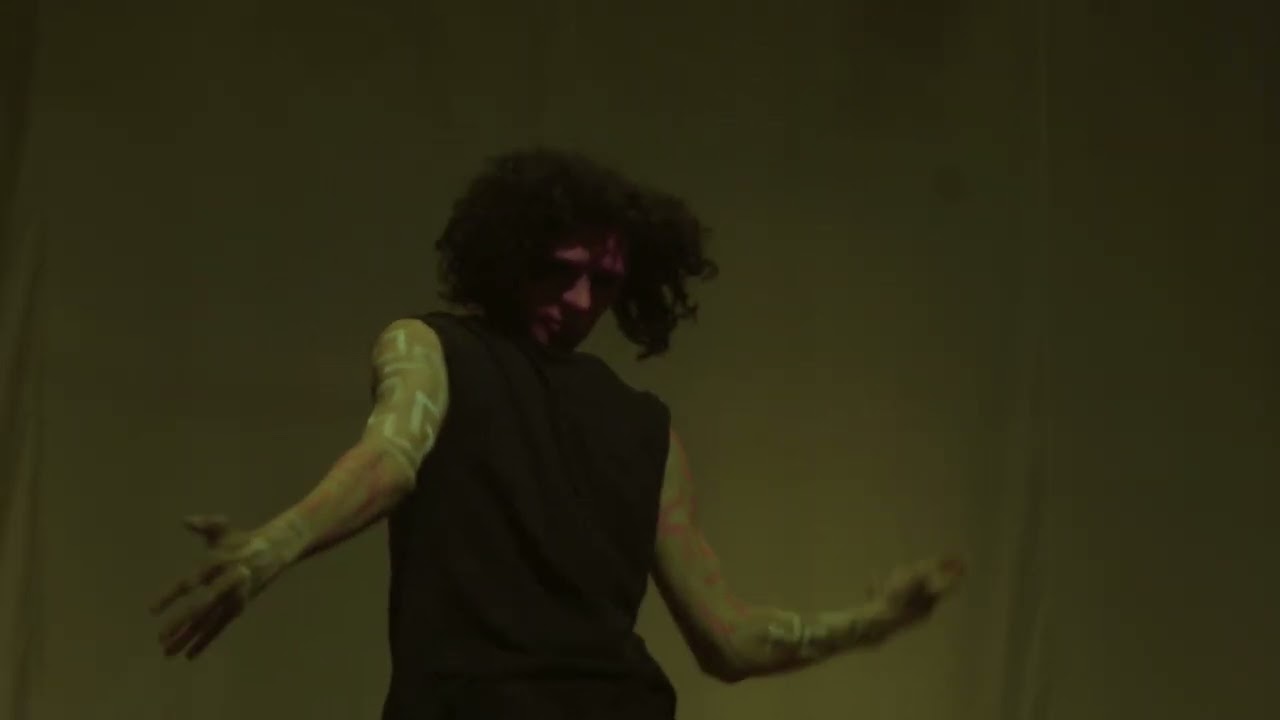 Del no existir al pensamiento profundo. Live at Eddy Suñol theater.