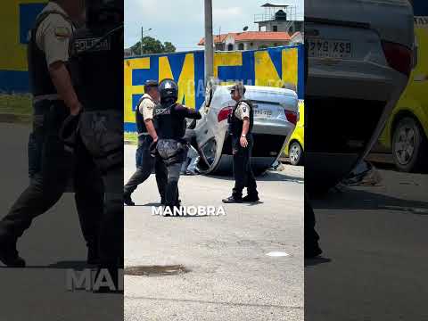 Terminó volcado en un intento de salvar su vida, cuando lo atacaron en el sur de #Machala #ElOro