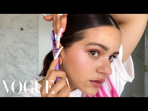 Rosalía's Guide to Pink Eyeshadow and a Slicked-Back...