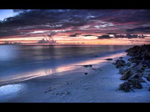 Haldo - Clouds (Feat. Georgia Cee)