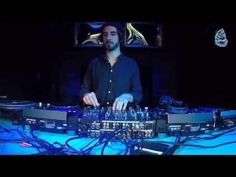 The Blue Oyster: Louis (Yorüba) / 16.05 / 18-19