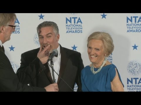 Bake Off''s Mary Berry: Paul Hollywood is 'the sexy one'