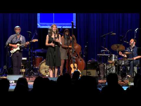Lake Street Dive - "Bad Self Portraits" (eTown webisode #597)