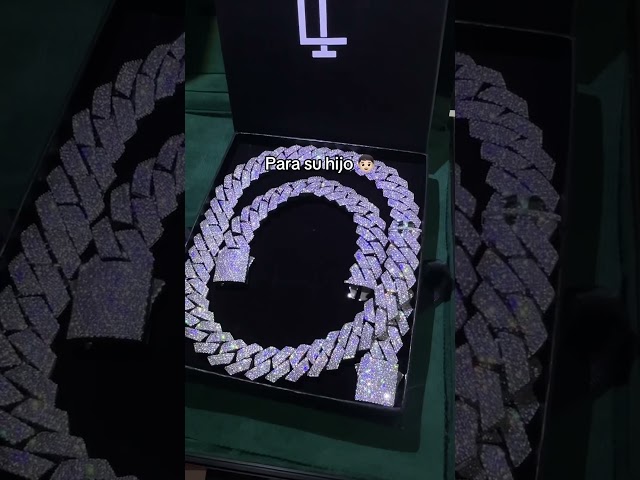 Vídeo relacionado con VIVIZEN Collar de Libro ajustable de oro de 18 quilates grabado con 6 páginas, regalo de cumpleaños para hijo, hija y amante, For Son - Champion Book Necklace(Sliver), Plata esterlina, 1