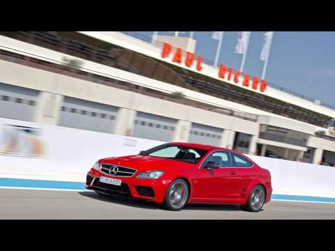 Mercedes C63 AMG vs Mercedes E500 V8 Biturbo SOUND BATTLE + Acceleration Exhaust revving W