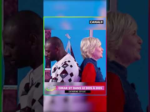 Omar Sy dos à dos avec Catherine Ceylac