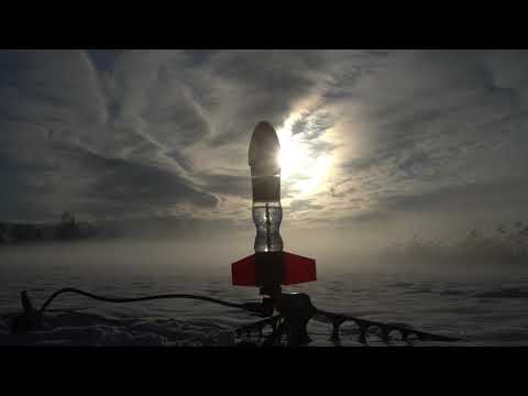 Feuer frei! Start einer Wasserrakete von Aqua Star im Winter