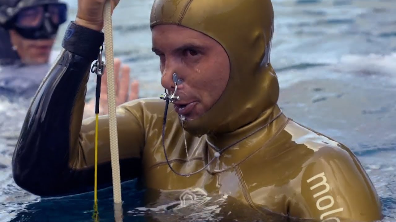 Meet One of the World's Best Freedivers, Who Has Dove Over 800 Feet In One Single Breath