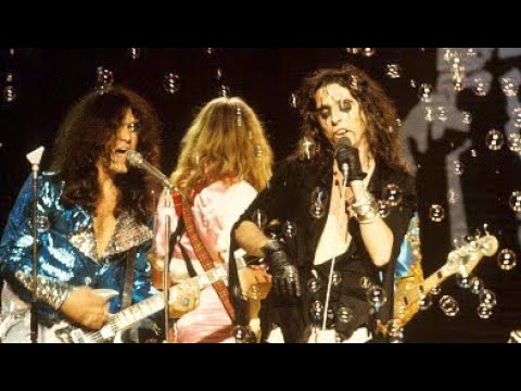 Alice Cooper - School's Out (TOTP recorded 28/6/72, first broadcast 13/7/72)