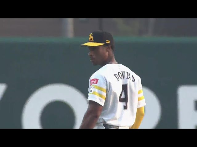 【ファーム】二遊間の打球を華麗に捌いた!! ホークス・ダウンズがランニングスローで魅せる!! 2024年9月6日 福岡ソフトバンクホークス 対 広島東洋カープ