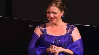 Elizabeth Caballero sings Mozart's 