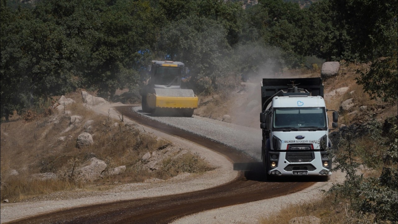 Büyükşehir Dursunbey’de Ulaşım Konforunu Artırıyor