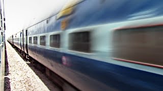 preview picture of video 'दो ट्रेनो की बिजली की रफ्तार मे क्रासिंग मात्र 30 सेकंड मे|2 Trains Crossovers in just 30 seconds'